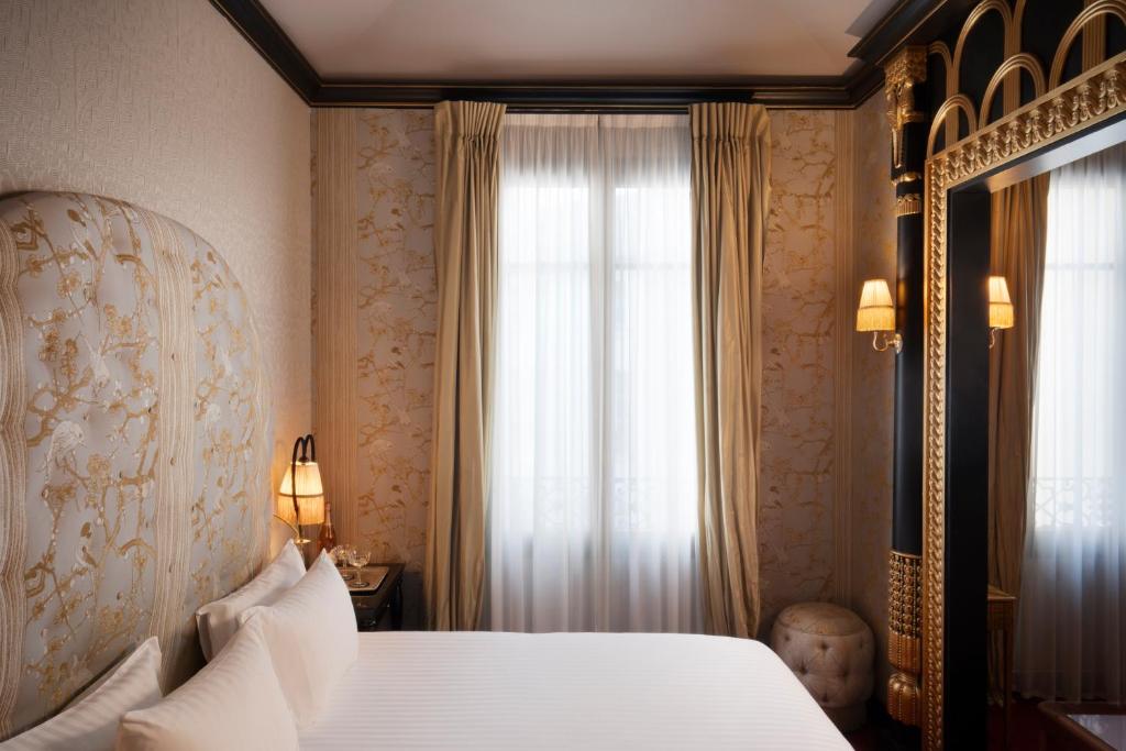 Two-Bedroom Suite - Image 20