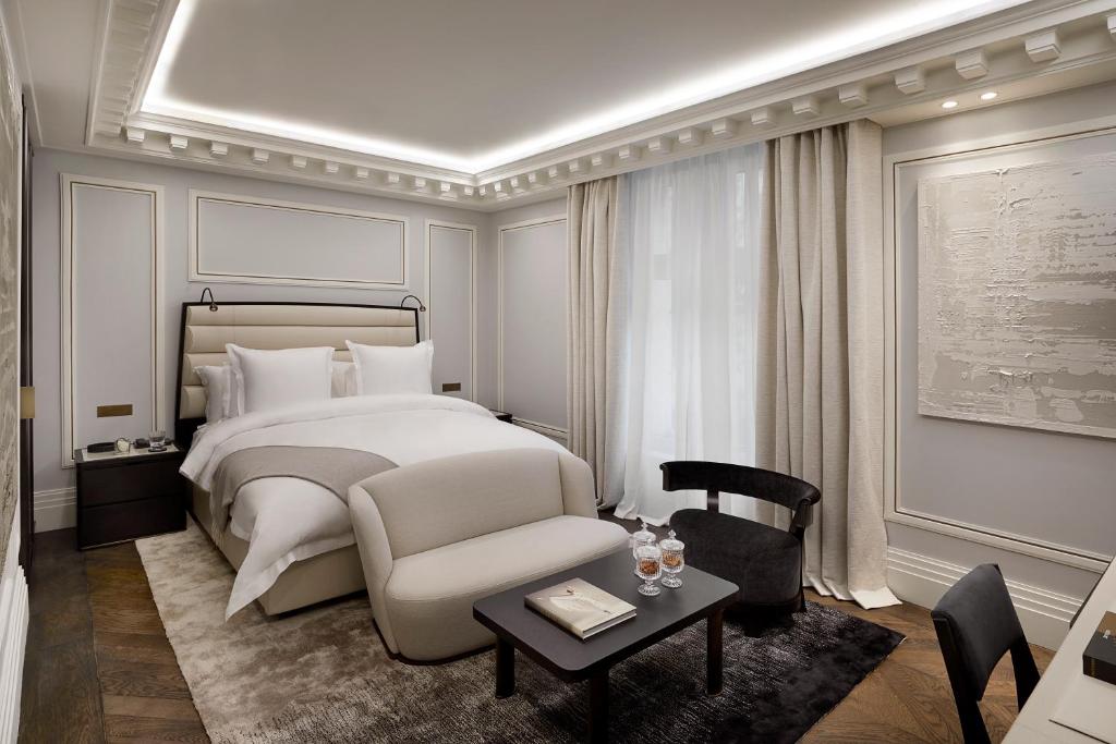 Deluxe King Room with private access to Jacuzzi, Sauna and Hamman - Image 2