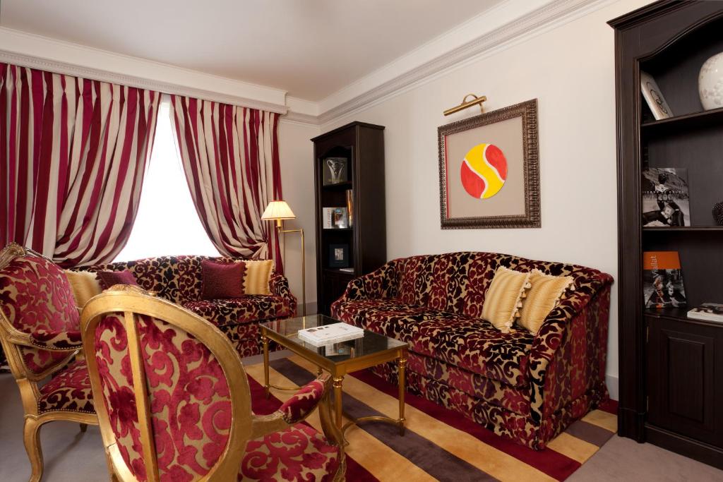 Apartment with Terrace - Image 2