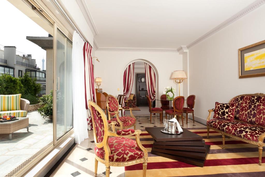 Apartment with Terrace - Image 3