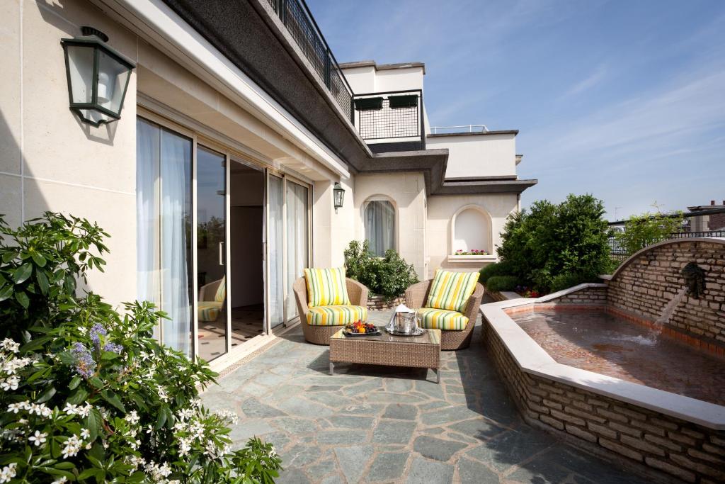 Apartment with Terrace - Image 5