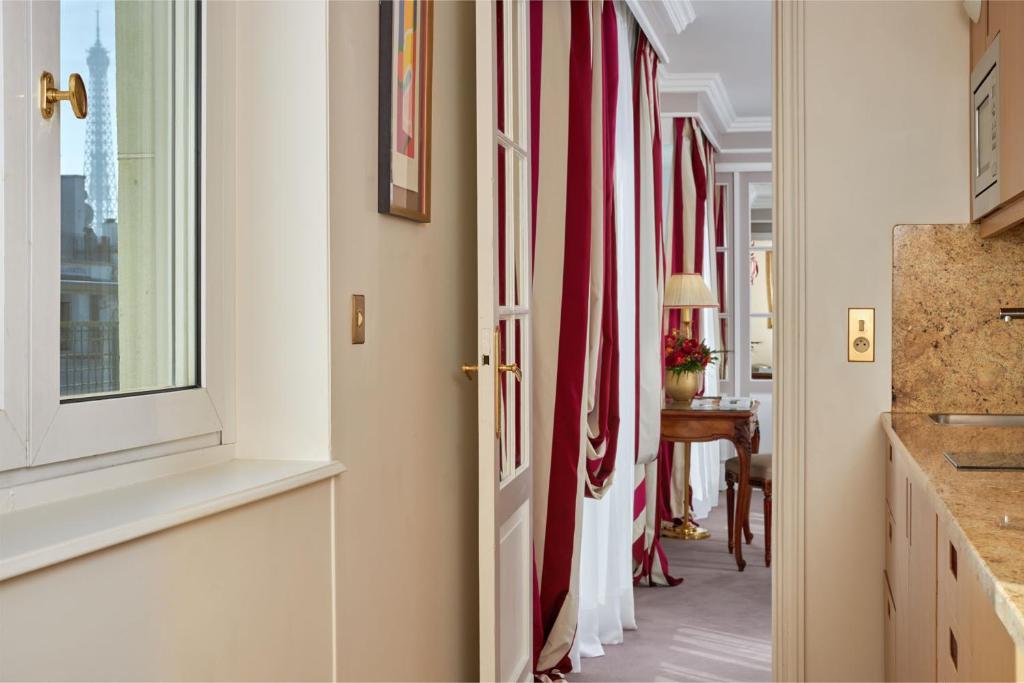 Eiffel Tower Terrace Suite - Image 10