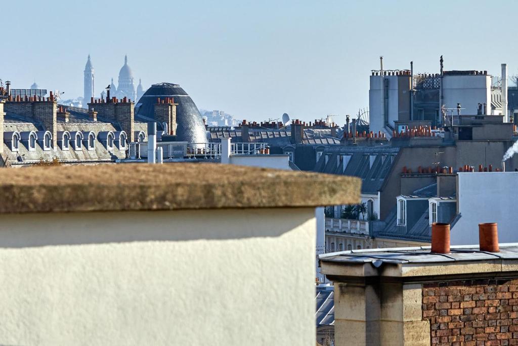 Eiffel Tower Terrace Suite - Image 11