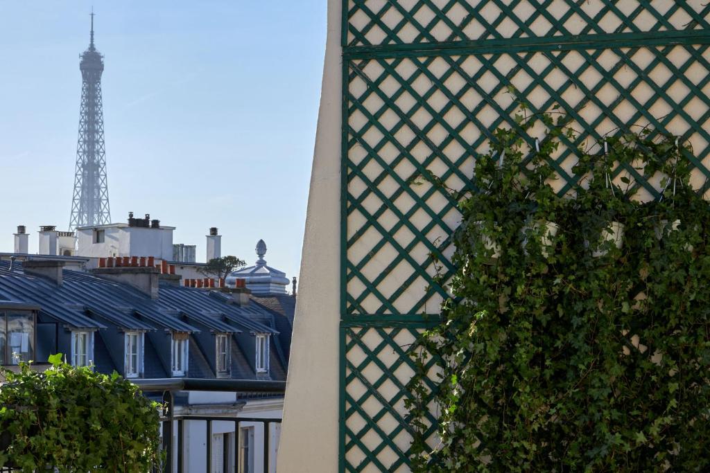 Eiffel Tower Terrace Suite - Image 13