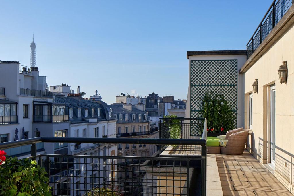 Eiffel Tower Terrace Suite - Image 14