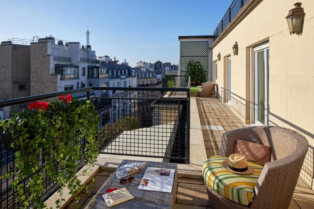 Eiffel Tower Terrace Suite - Image 15