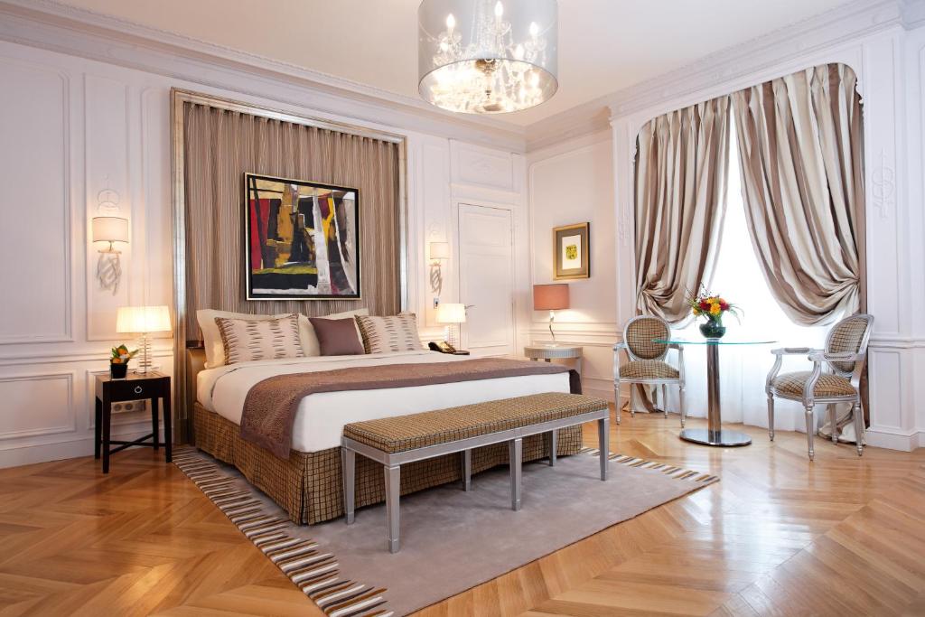 Large Deluxe Room - Image 4