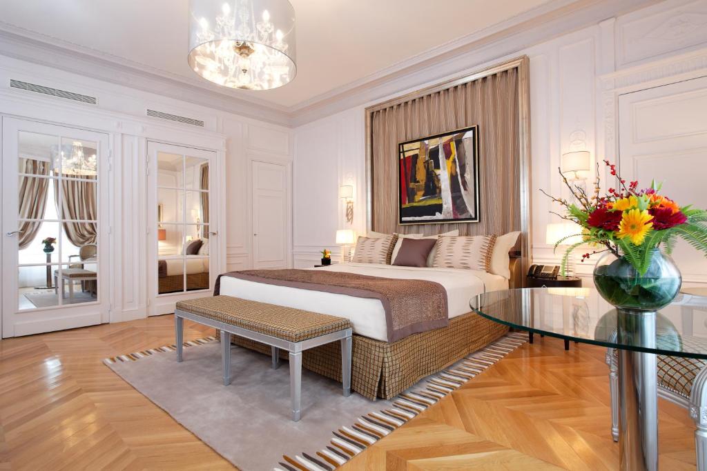 Large Deluxe Room - Image 8