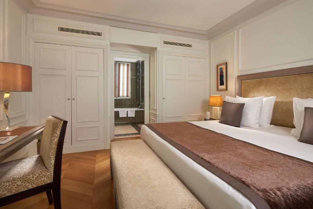 Suite with Terrace - Image 3