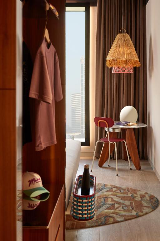 Medium Mama Double Room with Burj Khalifa View - Mobility Accessible - Image 1