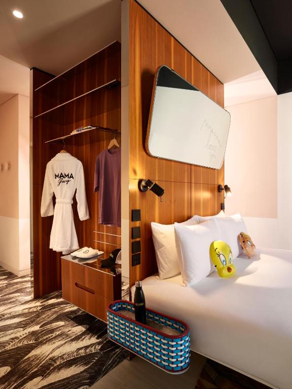 Medium Mama Double Room with Burj Khalifa View - Mobility Accessible - Image 2