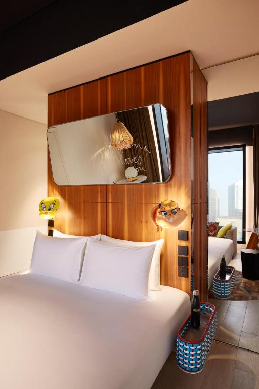 Medium Mama Double Room with Burj Khalifa View - Mobility Accessible - Image 4