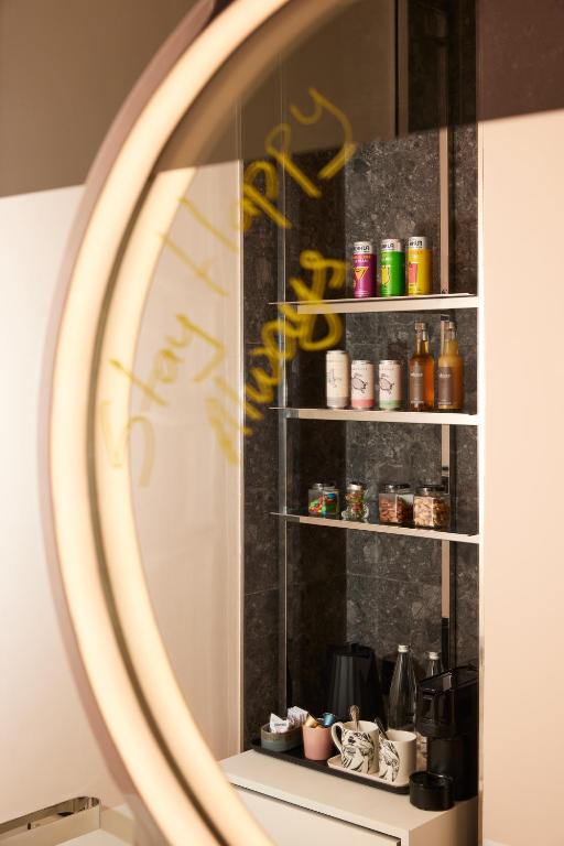 Medium Mama Double Room with Burj Khalifa View - Mobility Accessible - Image 9