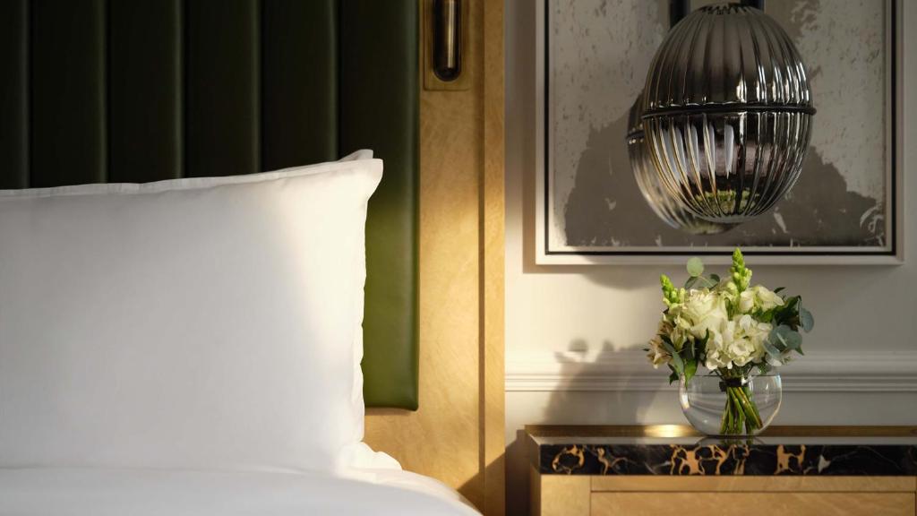 Hyde Park Room - Image 6