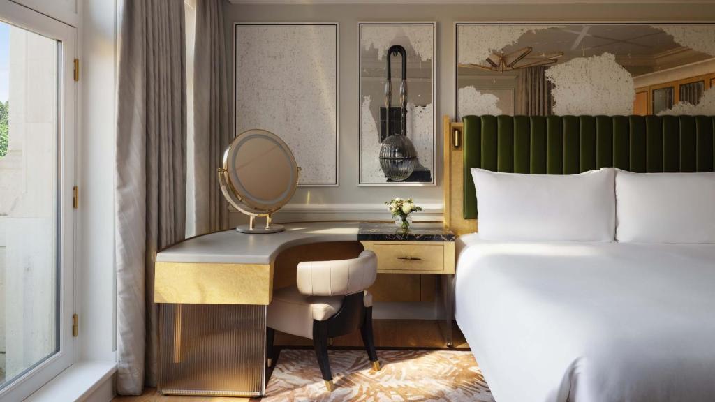 Hyde Park Room - Image 7