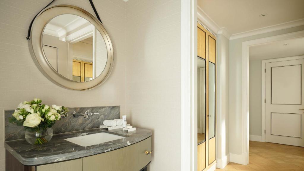 Knightsbridge Suite - Image 11