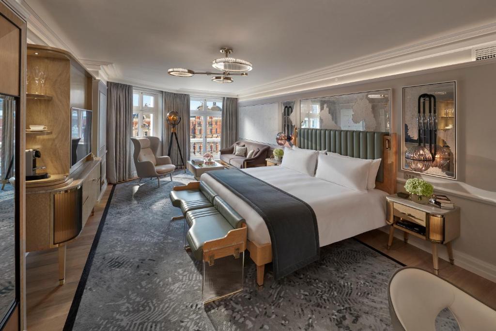 Mandarin Junior Suite King - Image 1