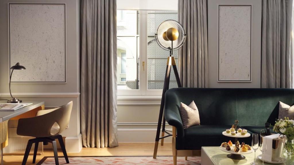 Mandarin Junior Suite King - Image 9