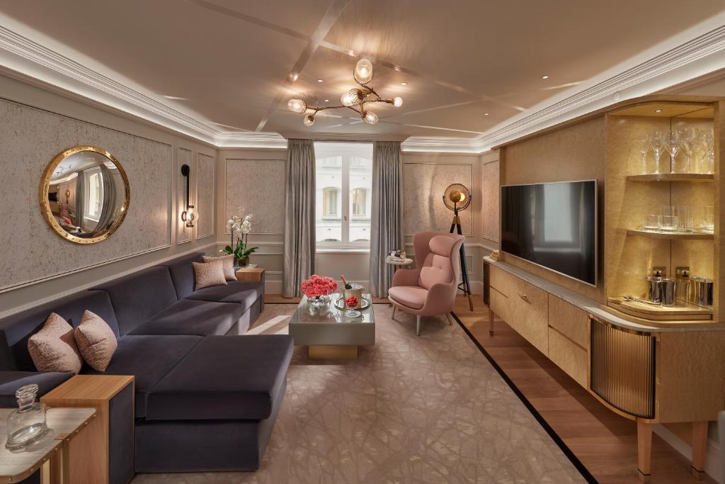 Superior Suite - Image 2