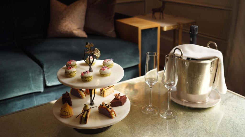 Superior Suite - Image 8