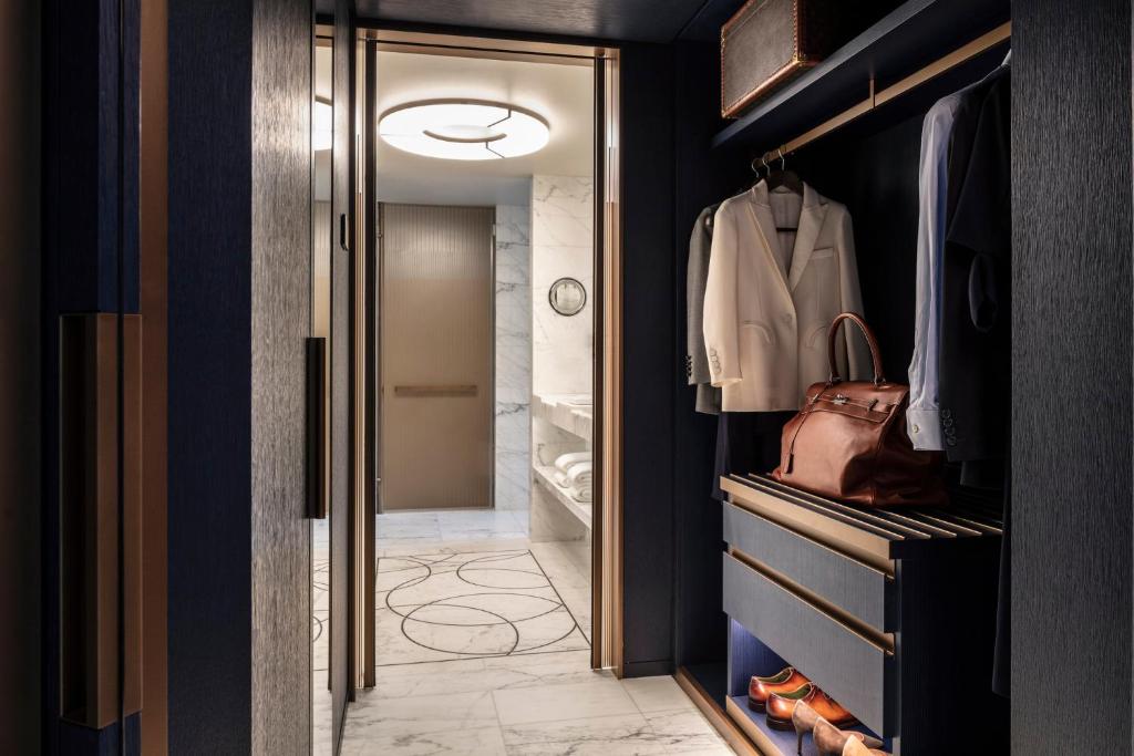 Deluxe Suite - Image 4