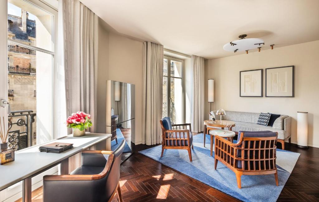 Deluxe Suite - Image 6