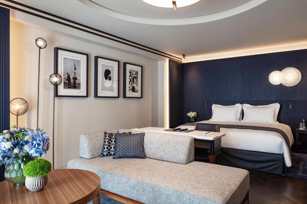 Junior Suite with Balcony - Image 2