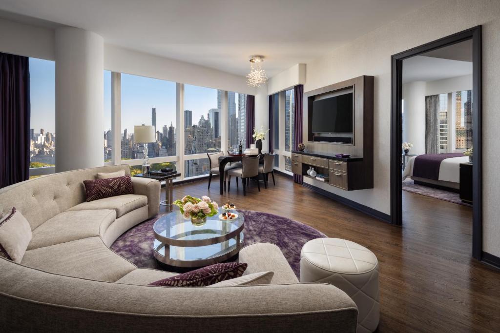 Premier King Suite with Central Park View - Image 1