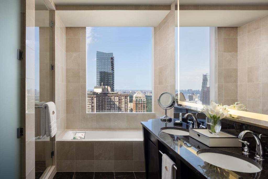 Suite with Hudson River View - Image 5