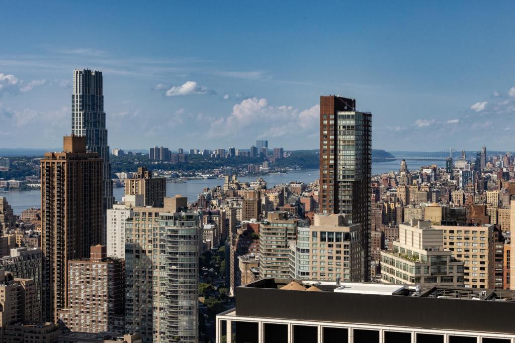 Twin Room with Hudson River View - Image 4