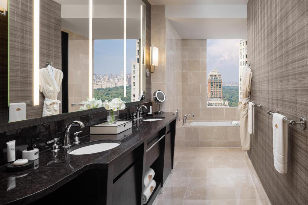 Two-Bedroom King-Twin Suite with Central Park View - Image 4