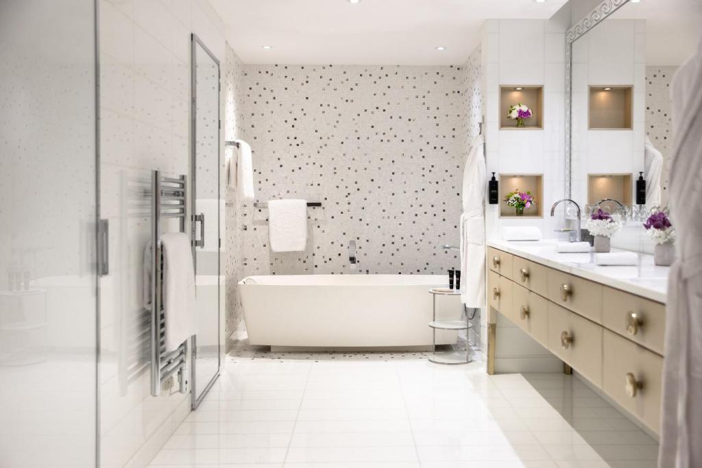 Couture Suite - Image 1