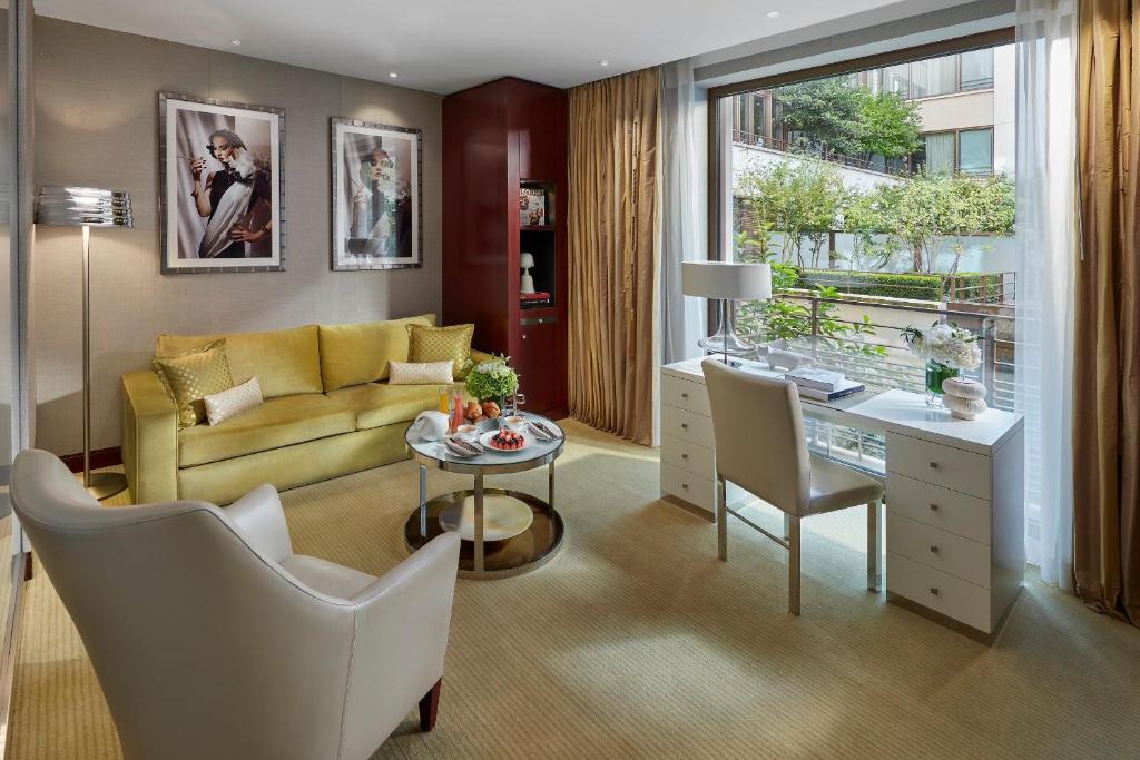 Deluxe Suite - Image 2