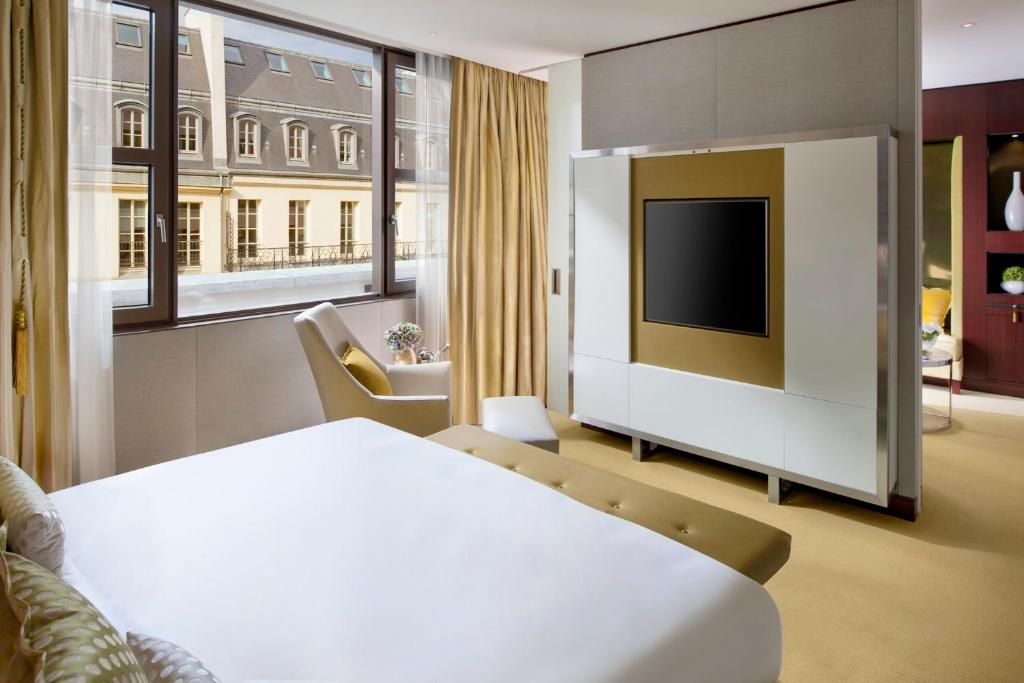 Deluxe Suite - Image 4