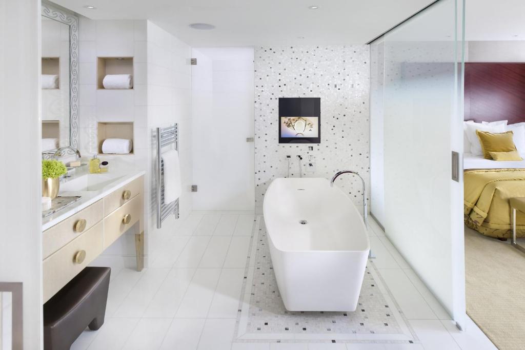 Junior Suite - Image 1