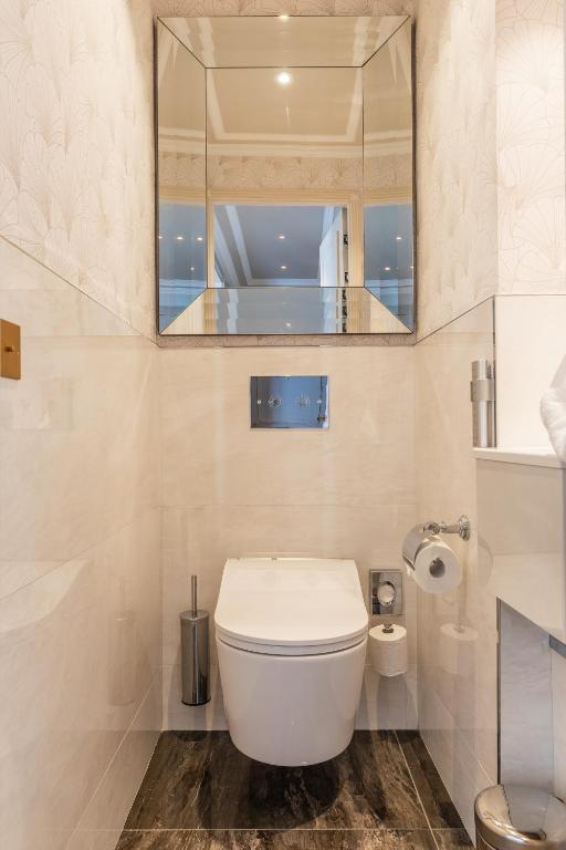 Junior Suite Top Floor - Image 9