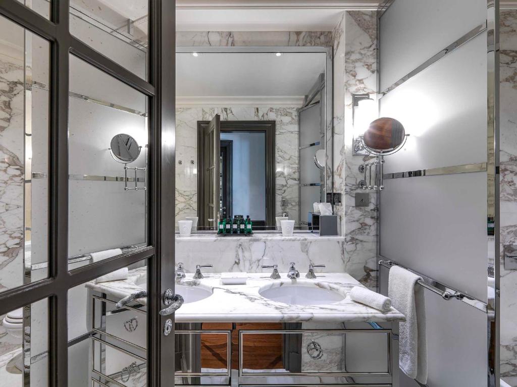 Executive Suite - Image 8