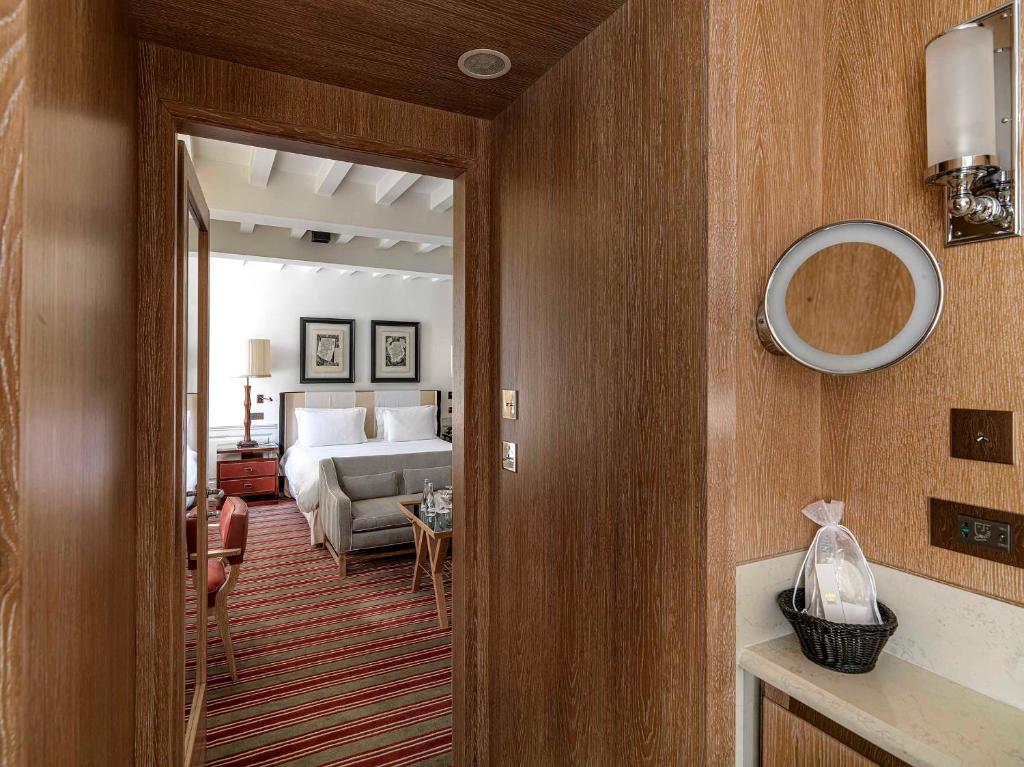 Superior Suite - Image 6