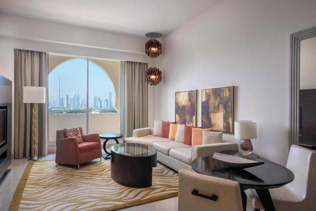 One Bedroom Apartment, Burj Khalifa and Skyline View - Image 2