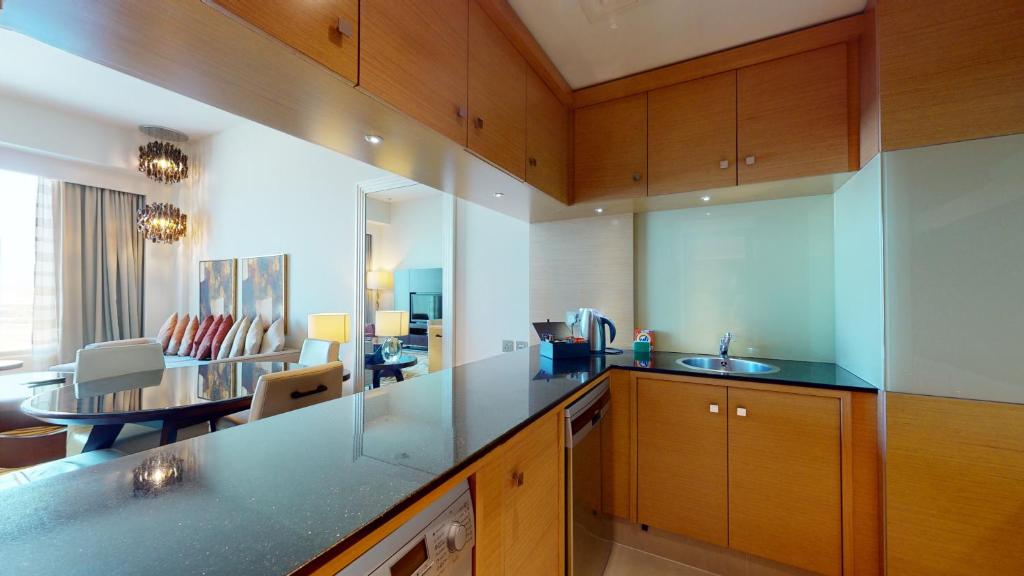 Two Bedroom Apartment, Burj Khalifa and Skyline View - Image 1