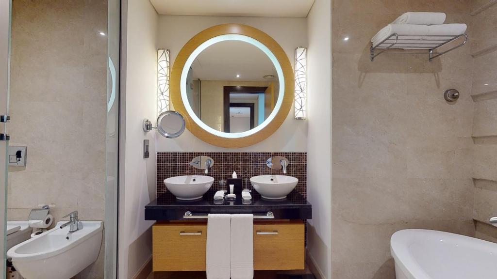 Two Bedroom Apartment, Burj Khalifa and Skyline View - Image 2