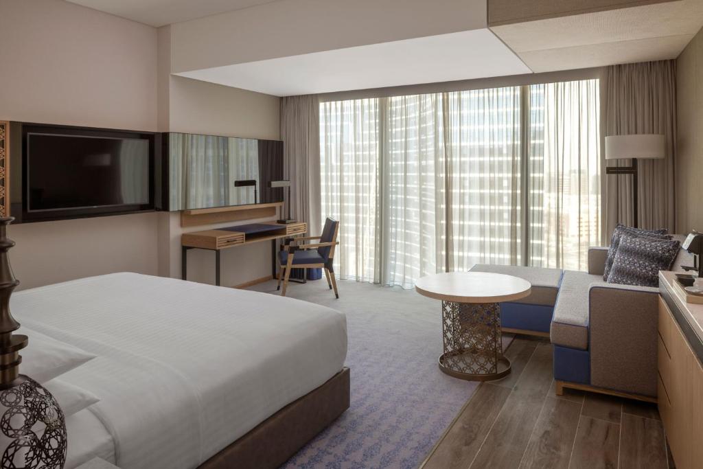 Deluxe King Room with City View - Image 1