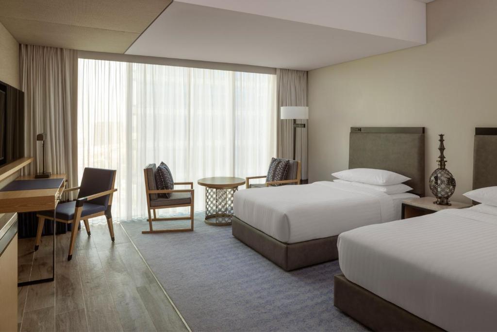 Deluxe Twin Room with City View - Image 1