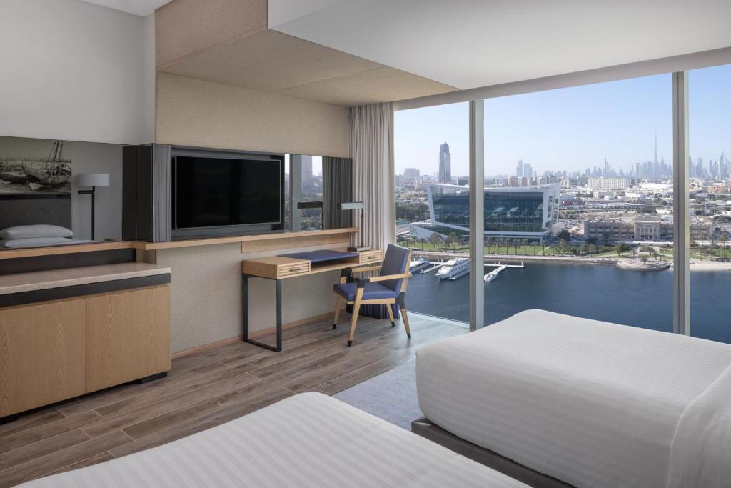Deluxe Twin Room with Creek View - Image 4