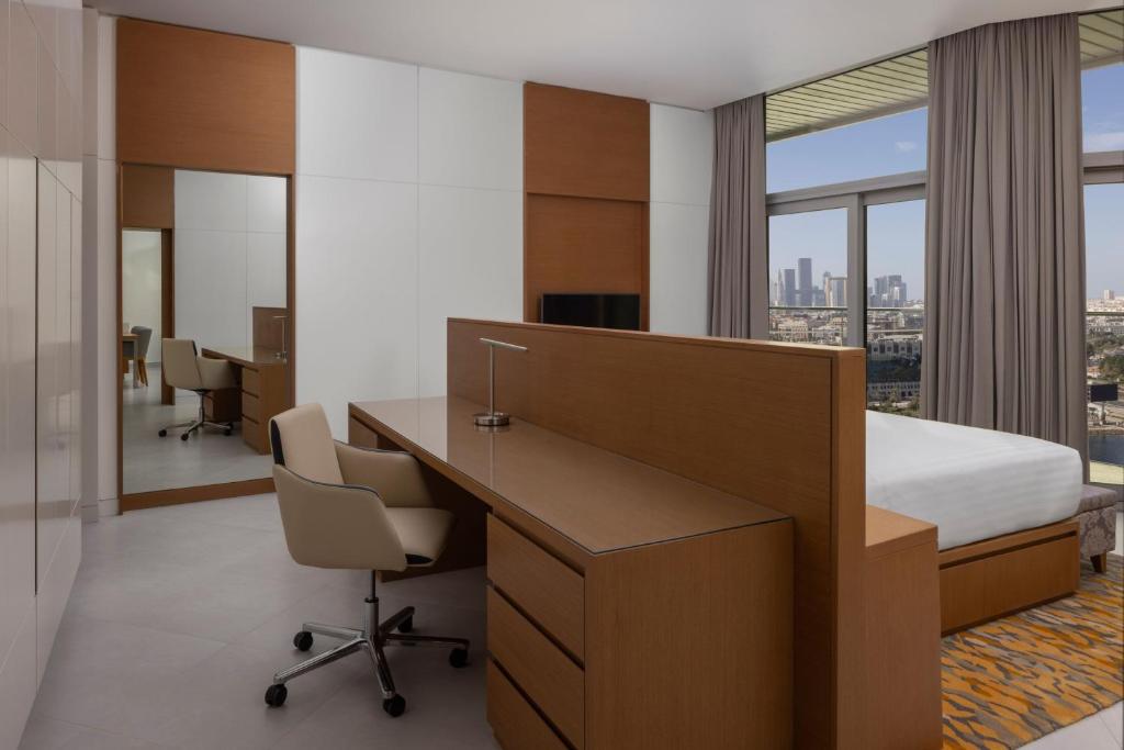 One-Bedroom Apartment with Balcony - Image 2