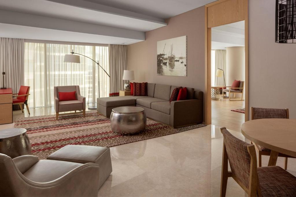 One-Bedroom Suite City View - Image 1