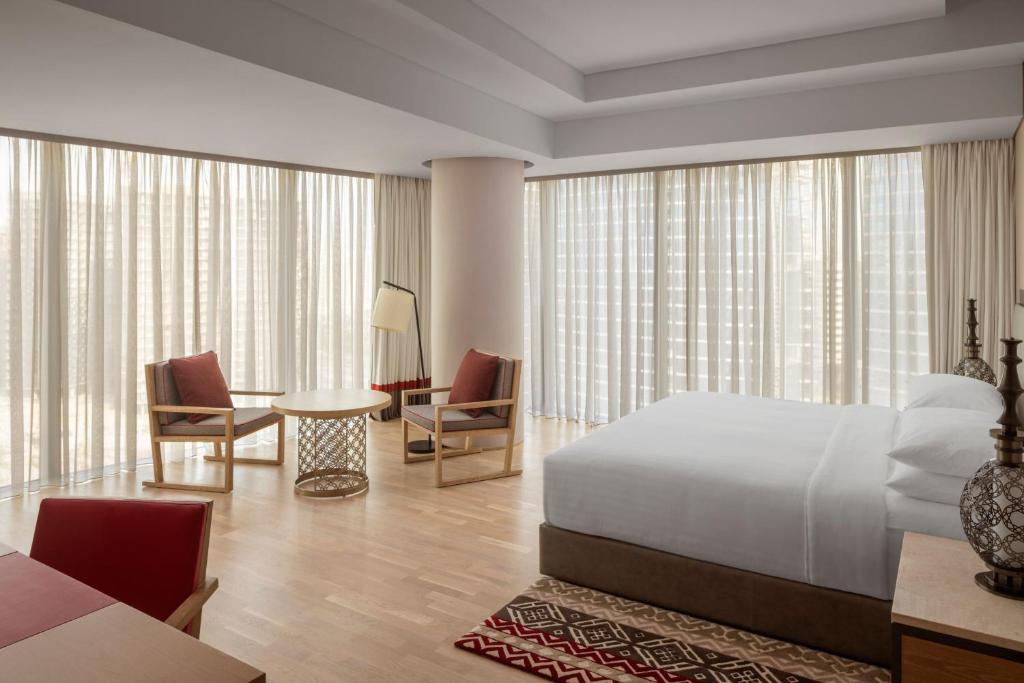 One-Bedroom Suite City View - Image 2