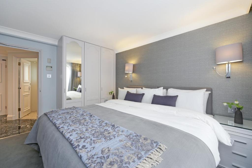 Executive One-Bedroom Apartment - Image 16