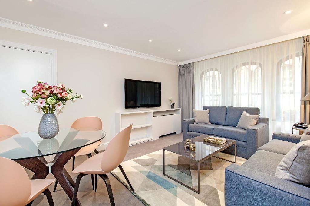 Executive One-Bedroom Apartment - Image 4