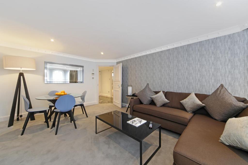 Executive One-Bedroom Apartment - Image 8